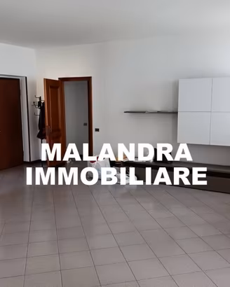 Appartamento di 133 m² con 4 locali e box auto a O