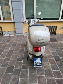 VESPA GTS 310  leggi tutto 