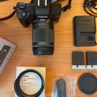 Canon EOS M50 con kit lente EF-M 18-150 IS STM