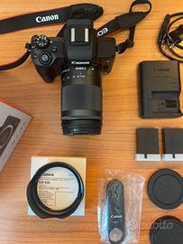 Canon EOS M50 con kit lente EF-M 18-150 IS STM