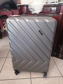 Trolley grande nuovo con cartellino