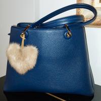Cuore in pelo beige accessorio per borse e zaini