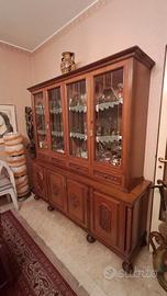 Elegante Vetrina Classica in Legno