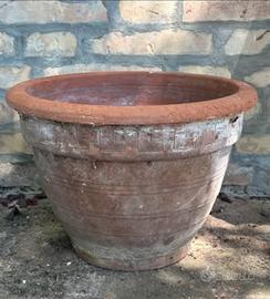 Vecchio vaso in terracotta