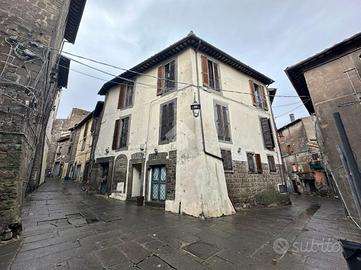2 LOCALI A VITERBO