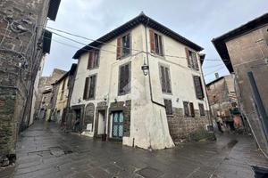 2 LOCALI A VITERBO
