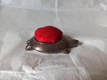 Antico punta spilli in argento