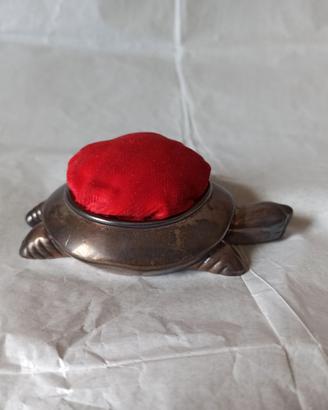 Antico punta spilli in argento