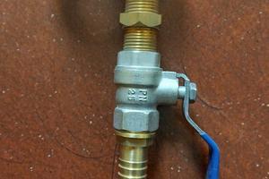 Presa a mare con valvola a sfera e portagomma