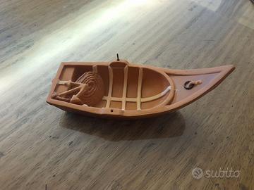Modellino di barca realizzato in terracotta