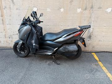 Scooter Yamaha X-Max 300