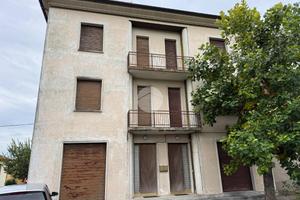 CASA SEMINDIPENDENTE A COLLI AL METAURO