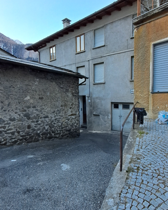 Casa con 4 appartamenti