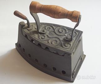 Ferro da Stiro Antico a Carbone