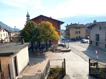 Trelocale al centro paese
