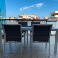 Tavolo e sedie da giardino