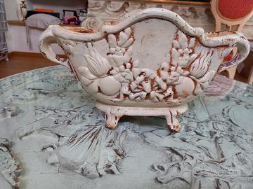 Vaso in ghisa con manici laterali