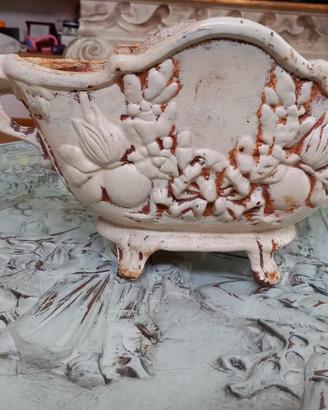 Vaso in ghisa con manici laterali