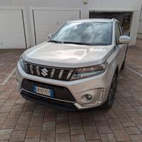 SUZUKI VITARA HYBRID 1.4 TOP color ARGENTO