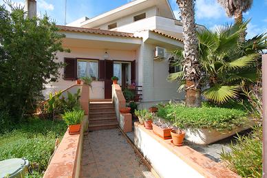 Prestigiosa villa ben rifinita con spazi esterni