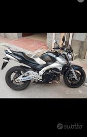 Suzuki Gsr 600.      2006