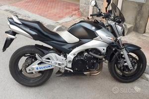 Suzuki Gsr 600.      2006