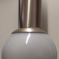 Lampadari con sfera in vetro e cilindro in acciaio