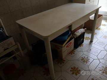 Cucina e tavolo