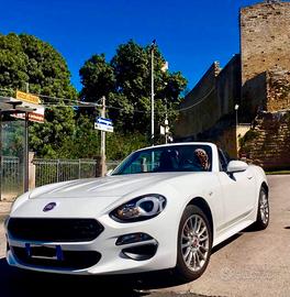 Fiat 124 spider bianca