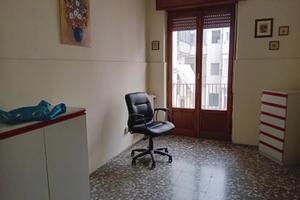 Stanza uso ufficio spese incluse corso italia