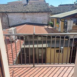 Centro paese arredato