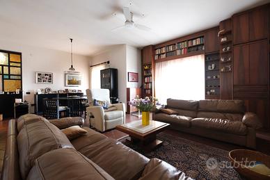 Villa 350 mq vicinissima al centro Ampio giardino
