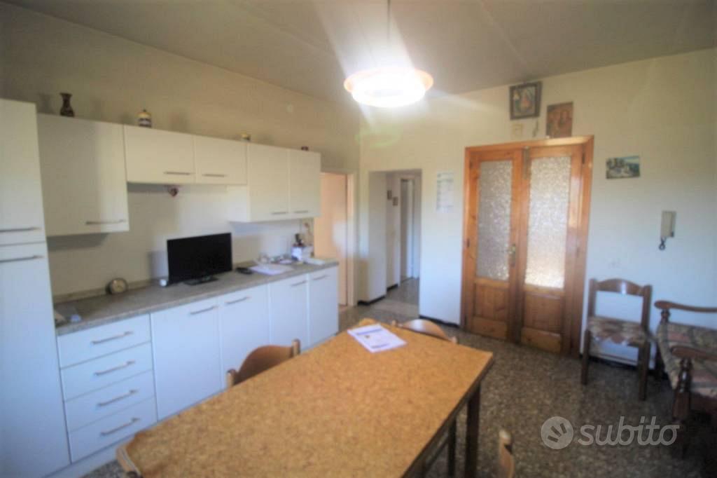 Rustico / Casale di 70 m² con 3 locali e box auto - Vista 2