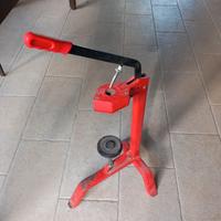 tappa bottiglie con sughero 