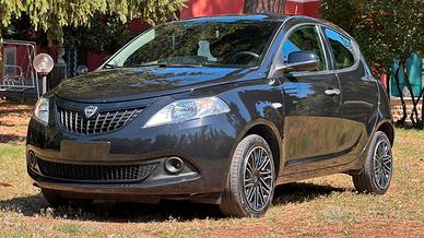Lancia Ypsilon 1.0 FireFly 5 porte S&S Hybrid Silv