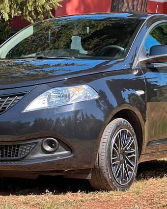 Lancia Ypsilon 1.0 FireFly 5 porte S&S Hybrid Silv