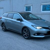 Toyota Auris TS  Hybrid + GPL – Black Edition