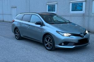 Toyota Auris TS  Hybrid + GPL – Black Edition