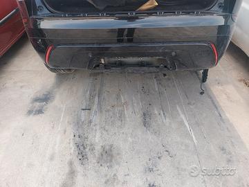 Paraurti posteriore con sensori range rover velar