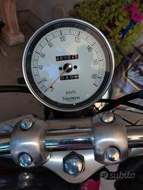  Triumph Bonneville 
