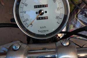  Triumph Bonneville 