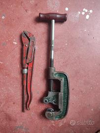 Pinza a pappagallo e tagliatubi