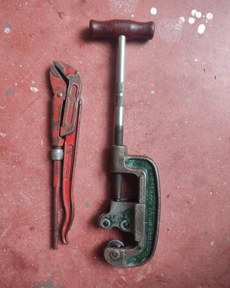 Pinza a pappagallo e tagliatubi