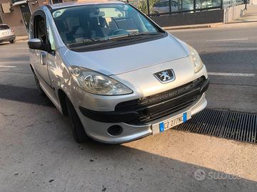 Peugeot 1007 1.4 Happy