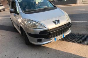 Peugeot 1007 1.4 Happy