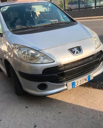 Peugeot 1007 1.4 Happy