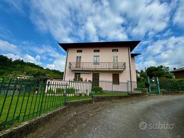 Villa di 133 m² con più di 5 locali a Zumaglia