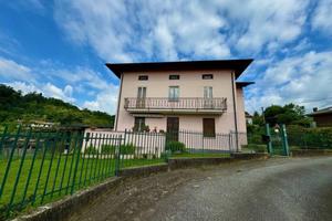 Villa di 133 m² con più di 5 locali a Zumaglia