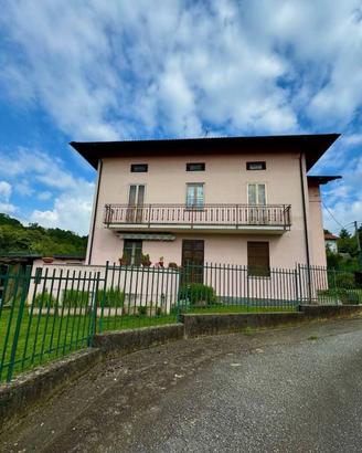 Villa di 133 m² con più di 5 locali a Zumaglia