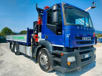 Iveco stralis AT 310 cassa con gru Euro 5